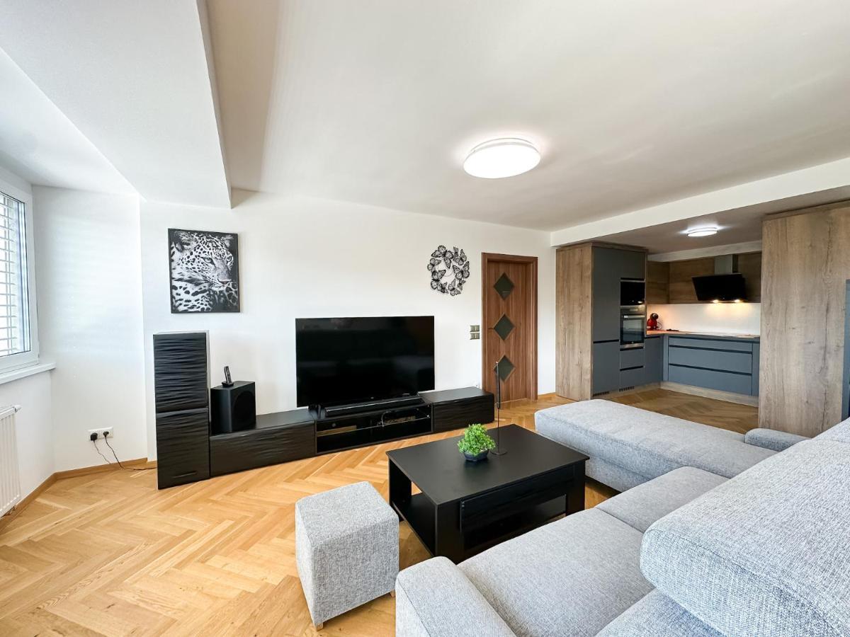 Lux Residence, A/C, Vip Parking, City View Banská Bystrica Extérieur photo